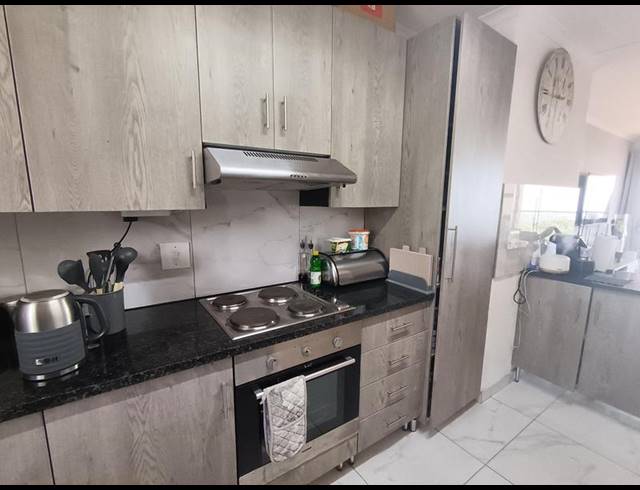 2 BEDROOM TOWNHOUSE FOR SALE IN PRIMROSE HILL